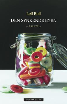 Den synkende byen : essays